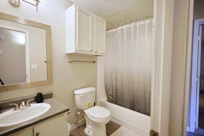 Foto del edificio - 50 Northtown Dr