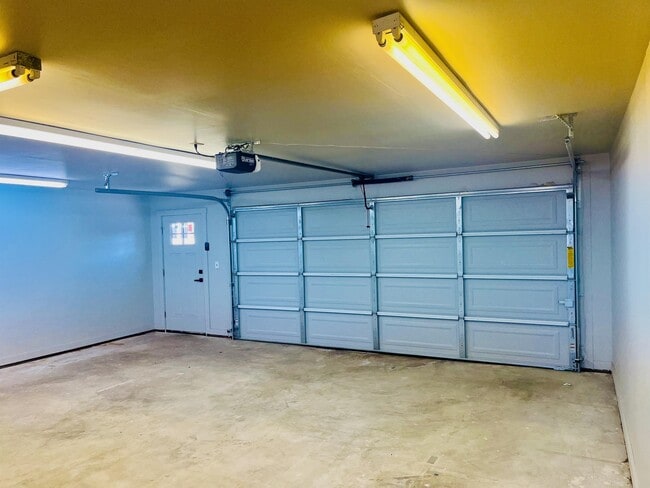 Building Photo - 1732 W 40th St