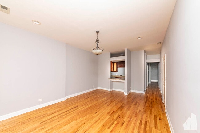 Foto del edificio - 1133 W Addison St