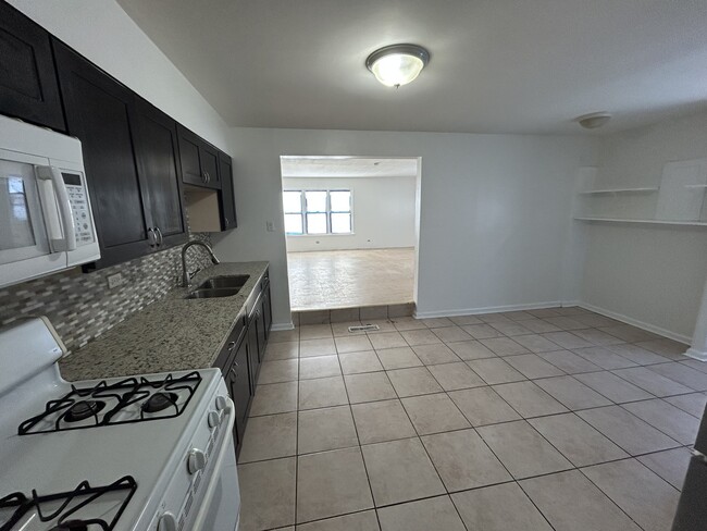 Building Photo - 1436 Forest Pl