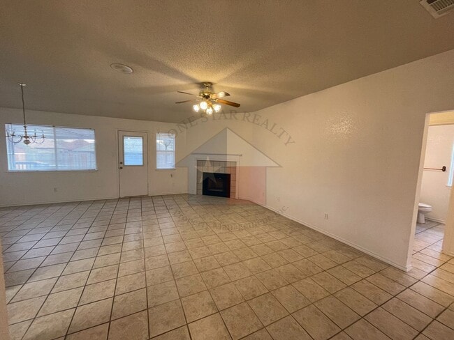 Building Photo - 360 Virtual Tour Available