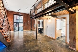 Building Photo - 1016 W Railroad