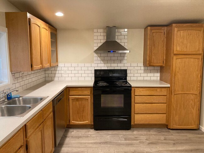 Foto del edificio - 2 Bedroom 1 Bath Home That Has Been Recent...