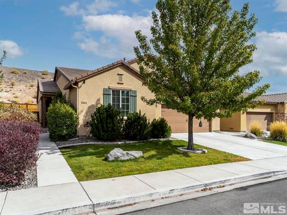 Primary Photo - Beautiful house in Desirable neighborhood