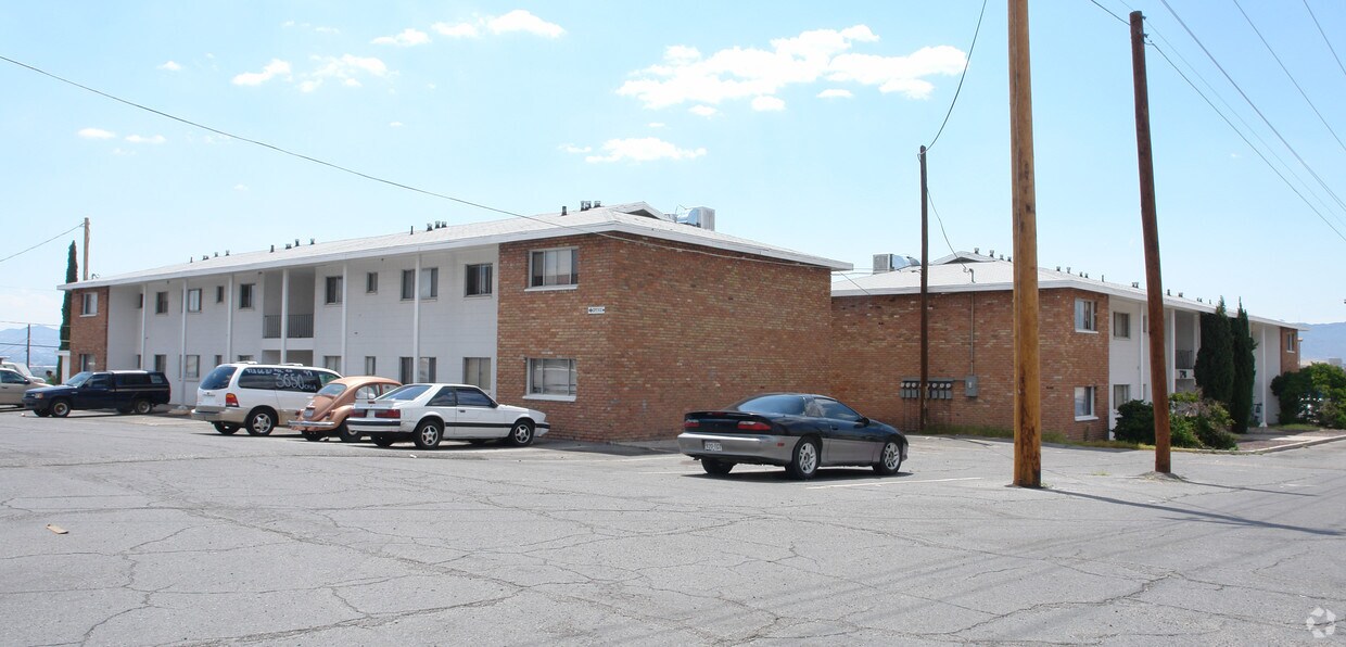Primary Photo - Lighthouse Apartments