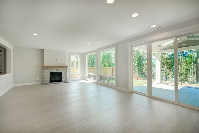 Building Photo - 5Bd/3.5Ba North Bend House