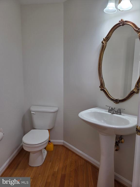 Foto del edificio - 8183 Skelton Cir