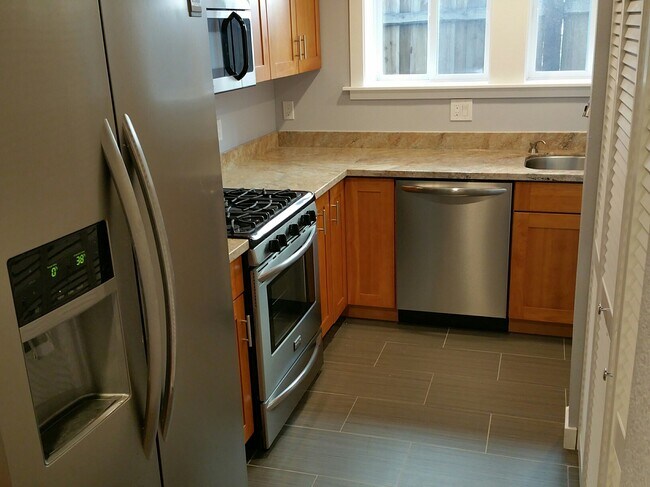 Your kitchen, incl. stainless steel applicances. - 2206 Lincoln Ave