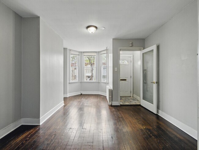 Foto del edificio - 121 Kearney Ave