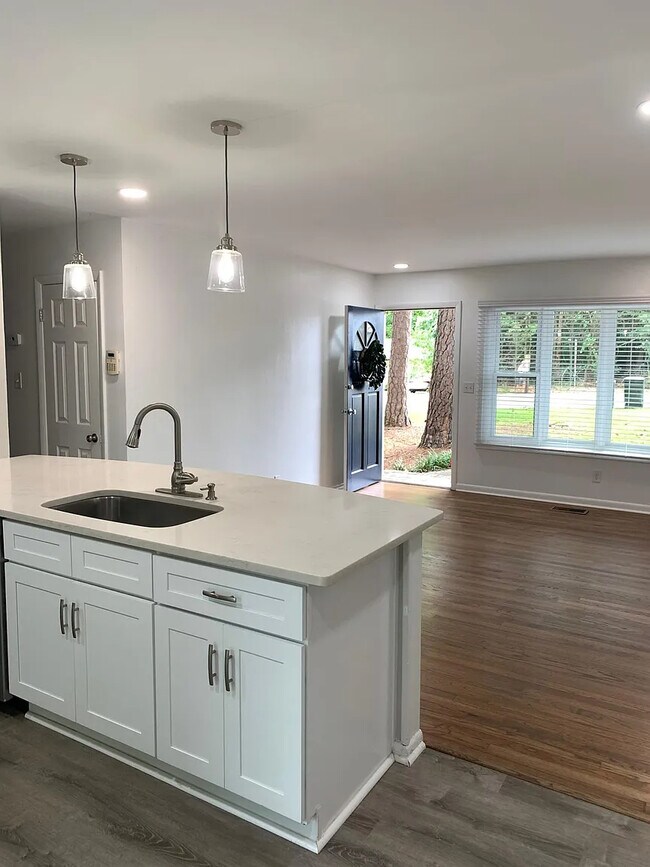 Building Photo - 3626 Admiral Dr