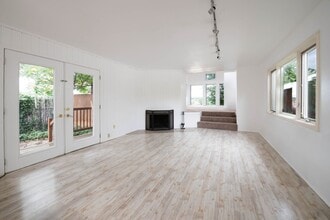 Building Photo - 1115 Agua Fria St