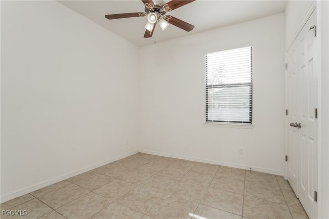 Building Photo - 945 SW 6th Pl