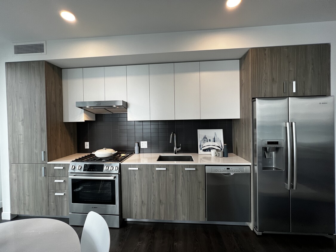 Foto principal - 423 E Benton Pl