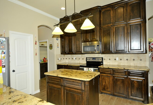 Building Photo - 7218 Pink Cadillac Dr