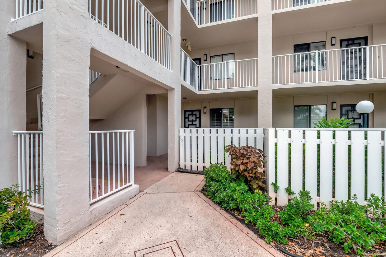 Foto principal - 6269 Pointe Regal Cir