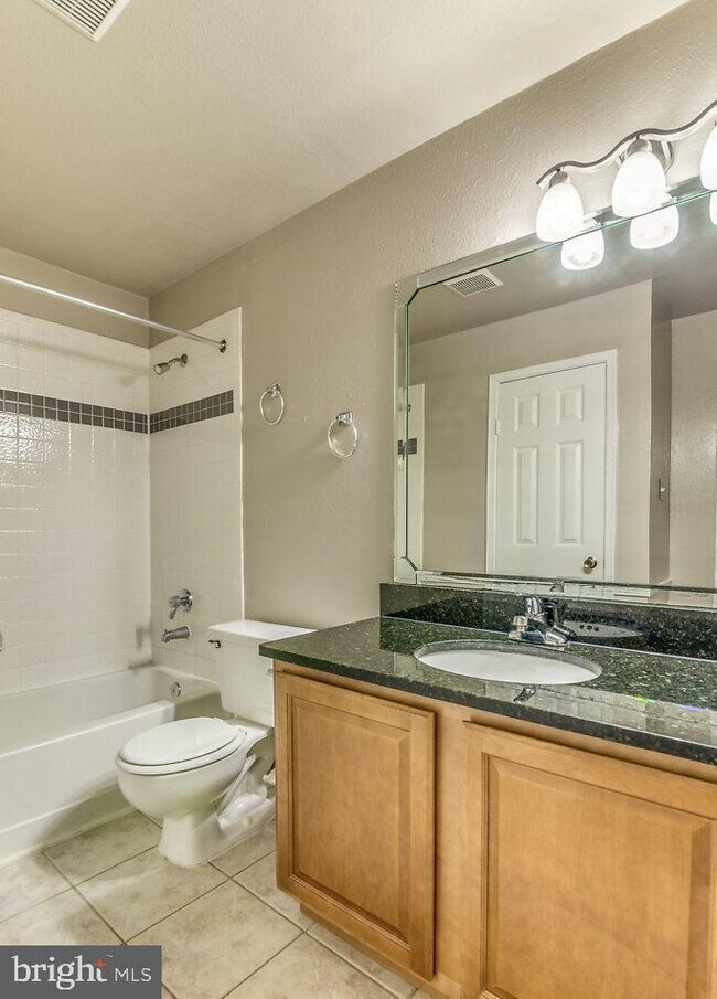 Foto del edificio - 3305 Wyndham Cir