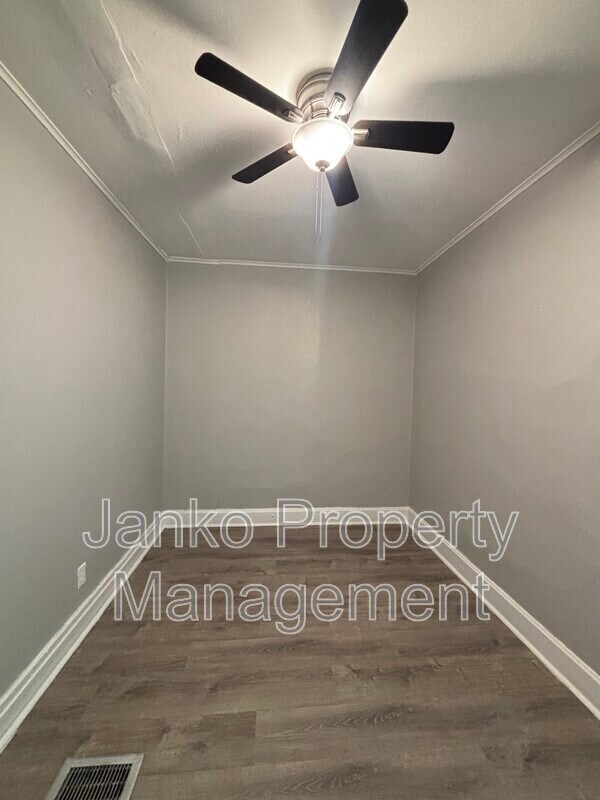 Foto del edificio - 7636 S Drexel Ave