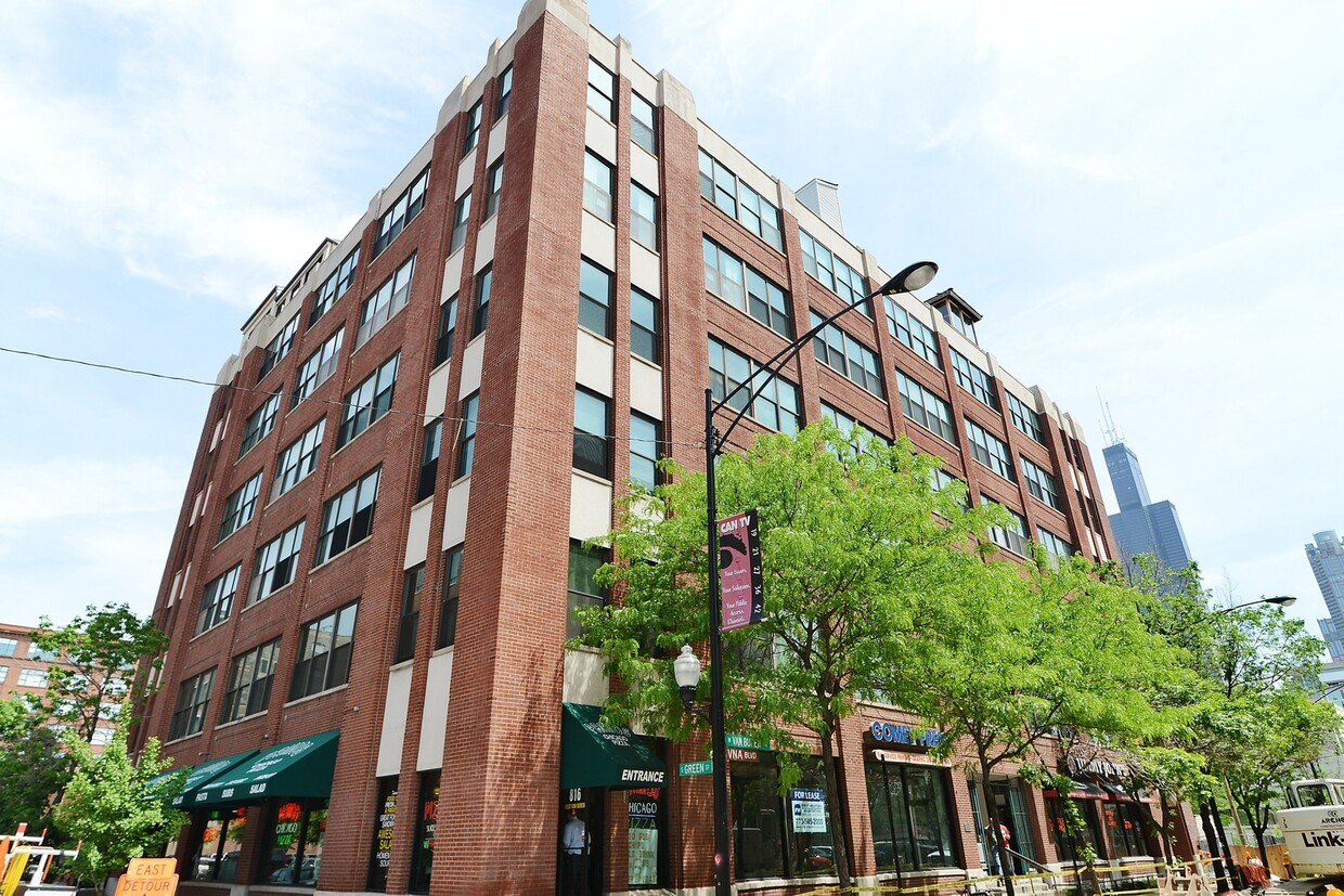 Primary Photo - 812 W Van Buren St