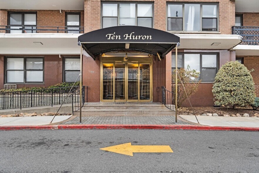 Foto principal - 10 Huron Ave