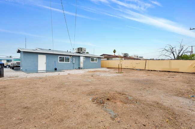 Building Photo - *NO HOA* LOVELY ONE-STORY 3-BEDROOM 2-BATH...