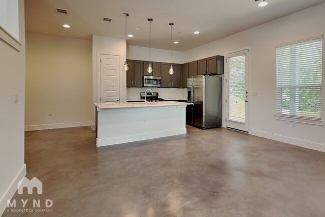 Building Photo - 8922 Menchaca Rd