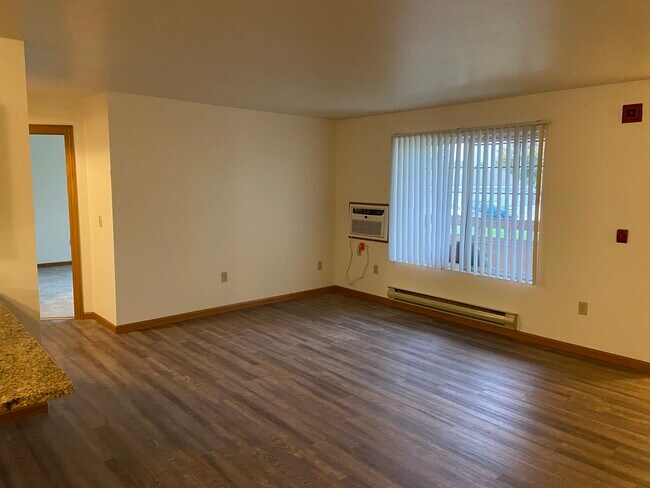 Spacious Living Room - 2039 S Main St