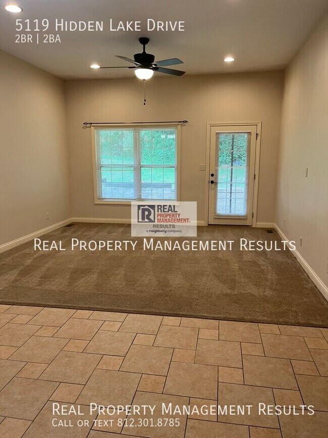 Foto del edificio - 5119 Hidden Lake Dr