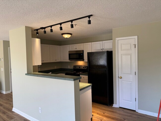 Foto del edificio - 3713 Morris Farm Dr