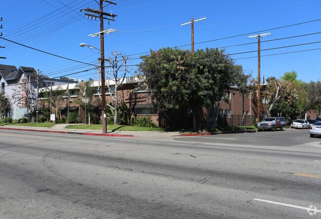Building Photo - 15405 Vanowen St