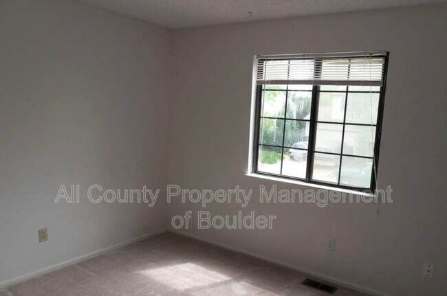 Foto del edificio - 2431 Tulip St