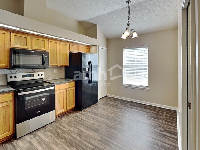 Foto del edificio - 6037 Scenic Meadow Ln