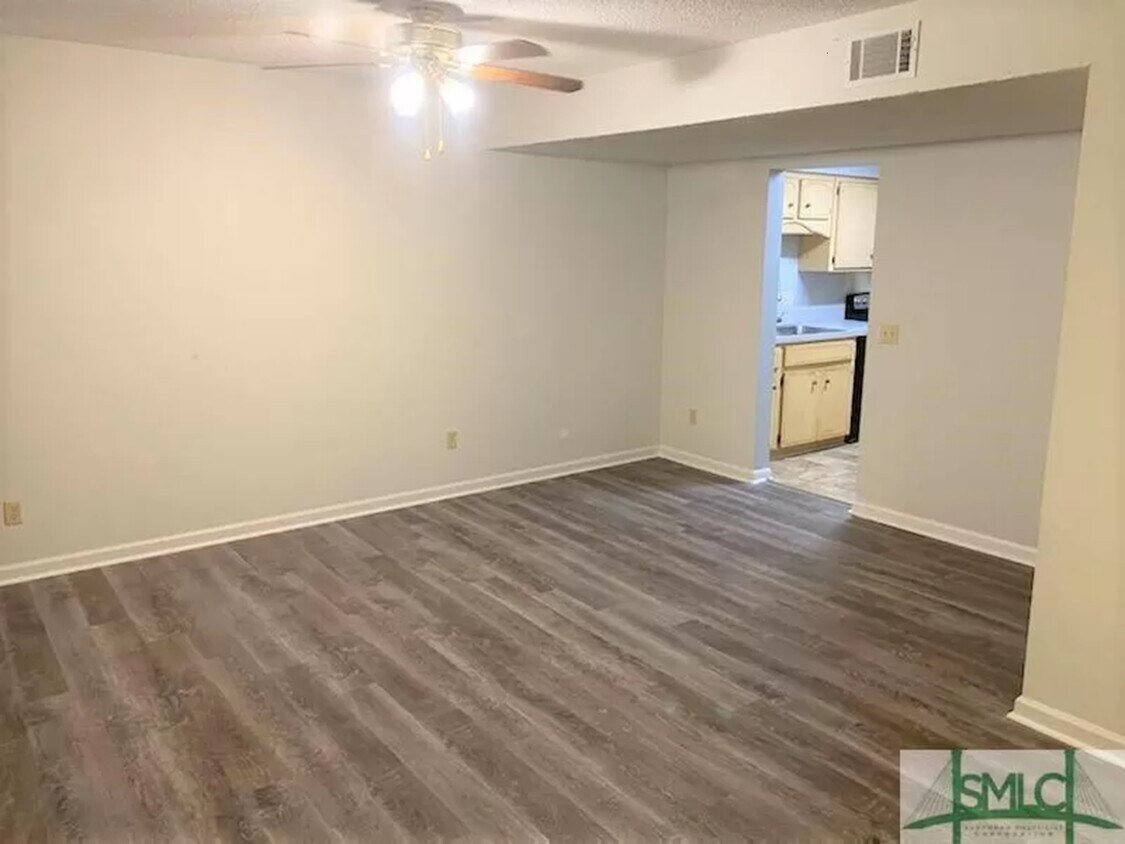 Foto del edificio - 912 Pineland Ave