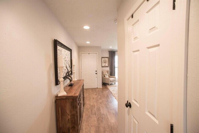 Building Photo - 3123 Lazy Spring Dr