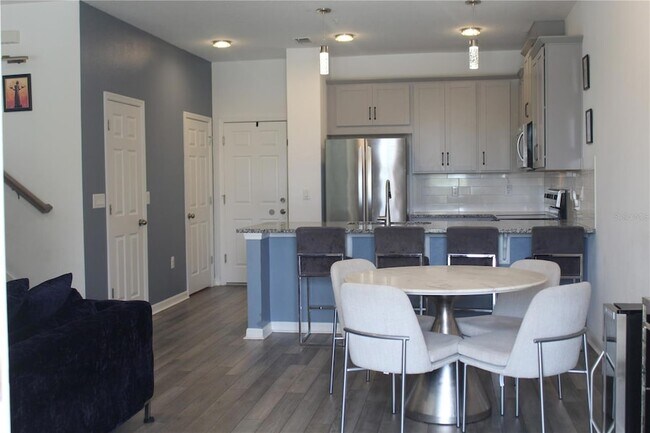 Foto del edificio - 9514 Poplar Ridge Ave