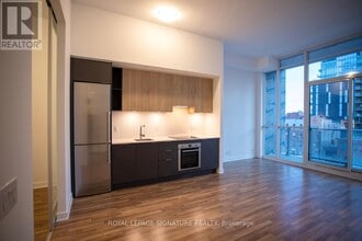 Building Photo - 120 Parliament St