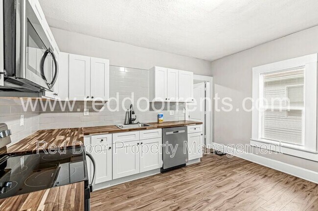 Foto del edificio - 2356 Stuart St