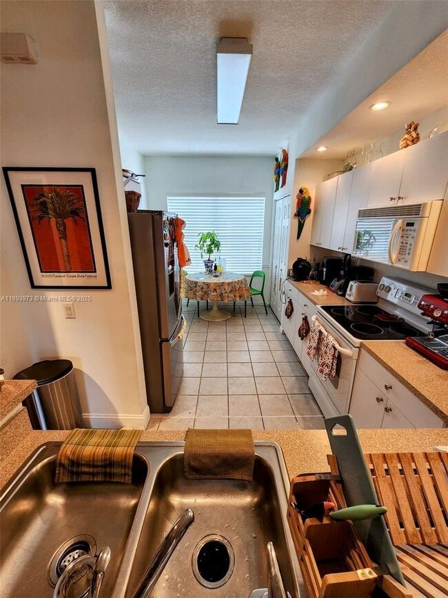 Foto del edificio - 730 NE 90th St