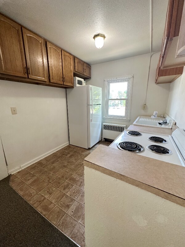Building Photo - 1609 8th Ave N