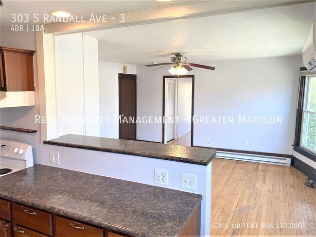 Building Photo - Great 3rd story flat with massive balcony!
