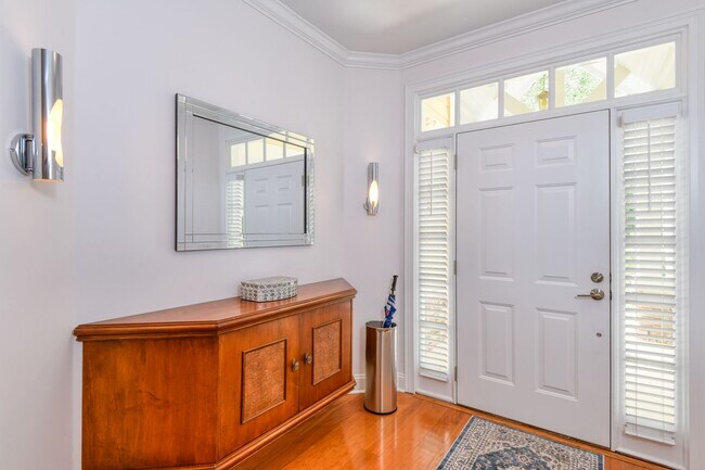 Foto del edificio - Luxury 3-bedroom - 4 bath with garage