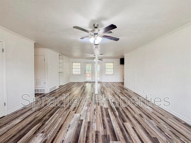 Building Photo - 3213 Pin Oak Dr
