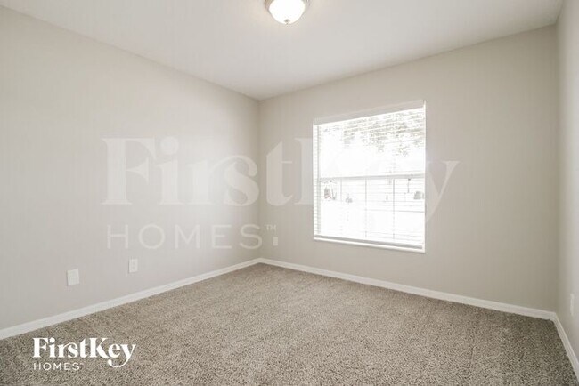 Foto del edificio - 5771 Cinnamon Fern Blvd