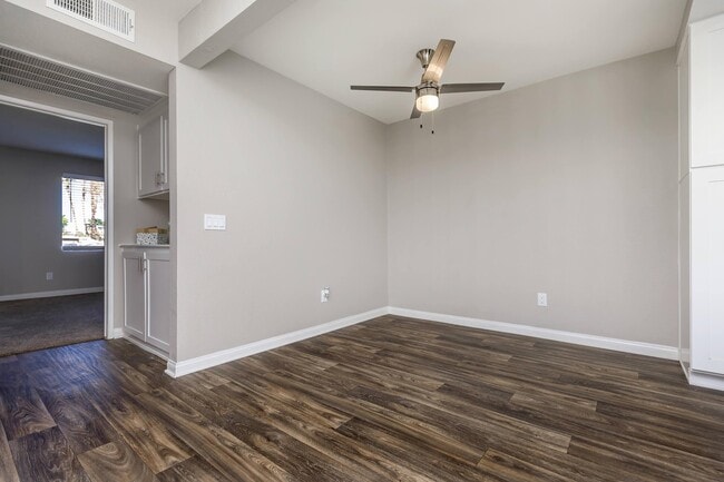 FABULOUS FLOORING AND STORAGE SPACES - Smoketree