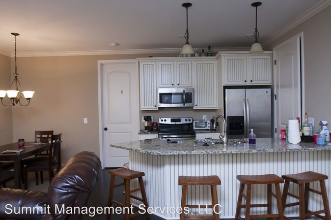 Building Photo - 103 Tanglewood Dr