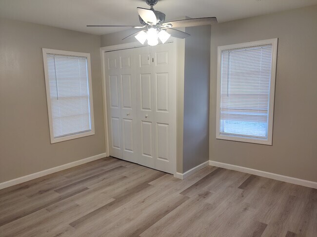 Building Photo - 2520 Alma Dr