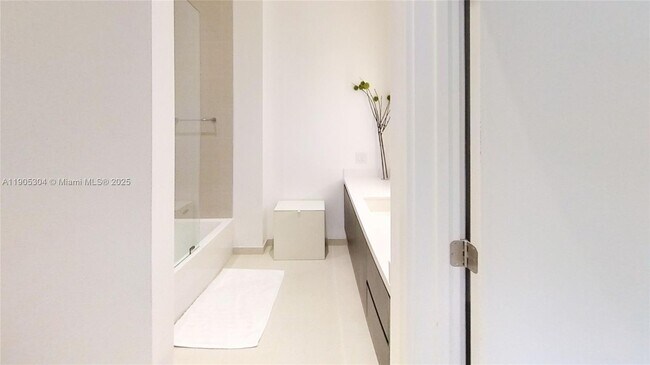 Foto del edificio - 851 NE 1st Ave