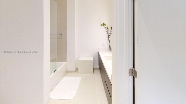 Building Photo - 851 NE 1st Ave