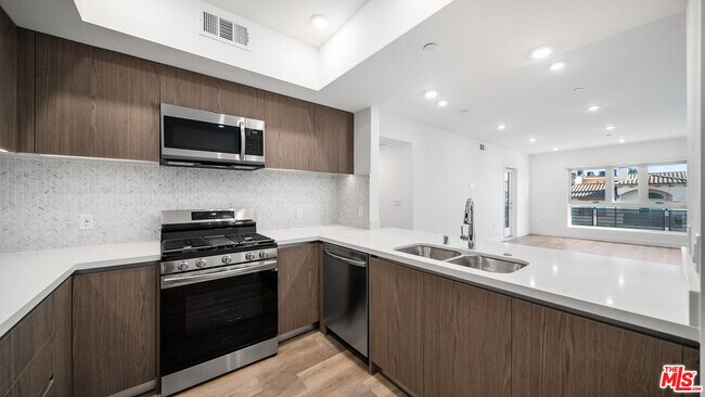 Foto del edificio - 5153 W Maplewood Ave