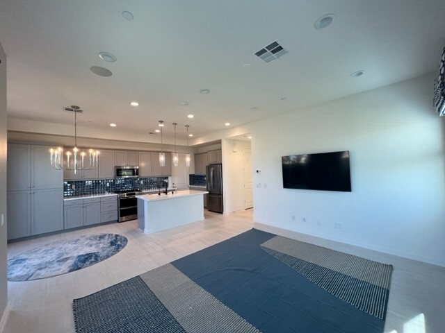 Building Photo - 494 Clubhouse Dr
