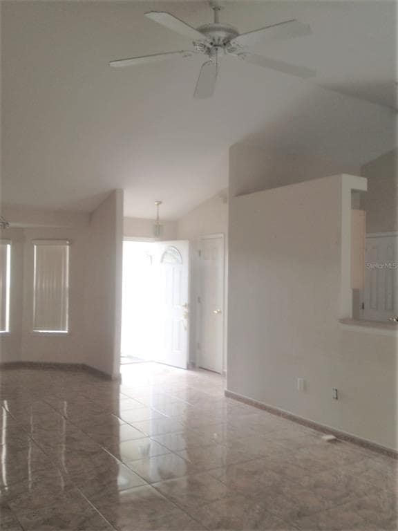 Foto del edificio - 8000 Aspencrest Ct